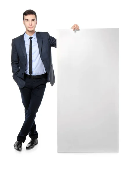 Bello uomo d'affari con bordo pubblicitario vuoto su sfondo bianco — Foto Stock