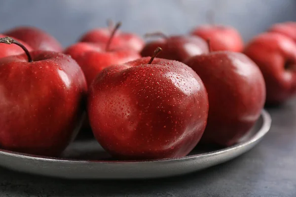 Plate Ripe Red Apples Table Closeup — Stock Photo, Image