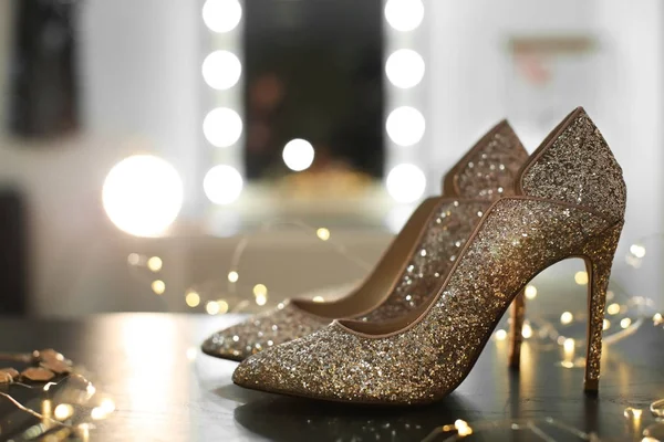 Beautiful High Heeled Shoes Table Fairy Lights — Stock Photo, Image