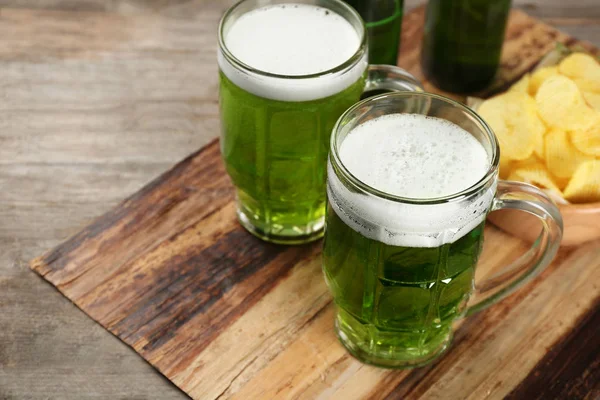 Copo Cerveja Verde Tábua Madeira Celebração Dia São Patricks — Fotografia de Stock