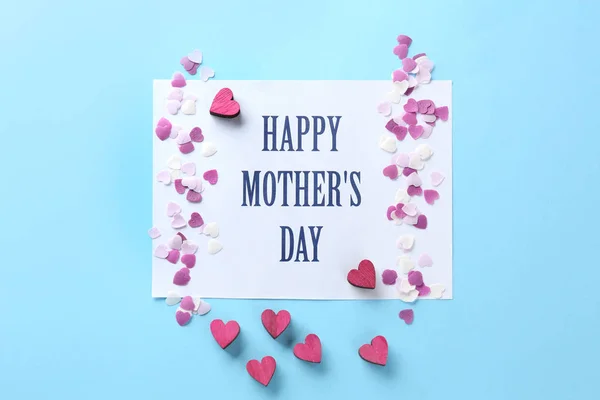 Картка зі словами "День матері" і декор на колір тла — стокове фото