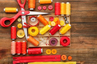 Farklı konu ve dikiş aksesuarları renk yüzeyi