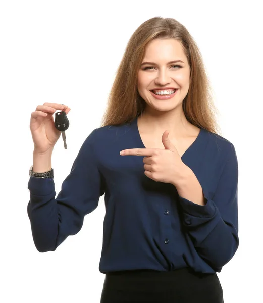 Mujer joven feliz con llaves de coche sobre fondo blanco —  Fotos de Stock