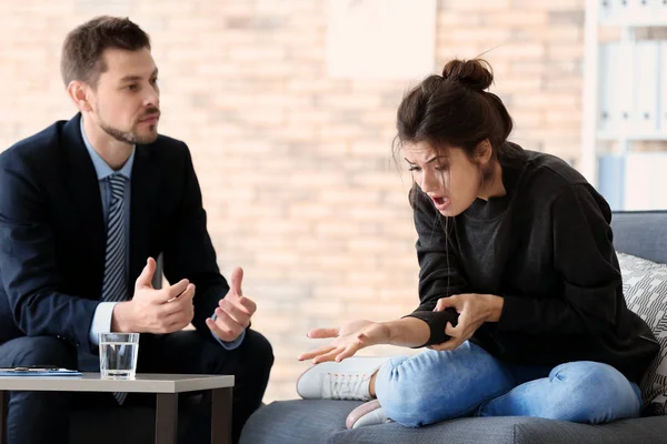 Psychologist with patient in office — Stock Photo, Image