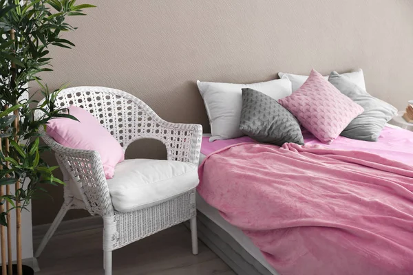 Cozy Room Interior Comfortable Bed — Stock Photo, Image