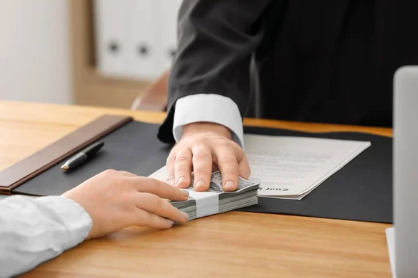 Judge taking bribe from woman, closeup — Stock Photo, Image