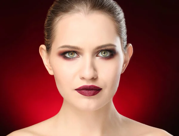 Frau mit schönem Make-up — Stockfoto