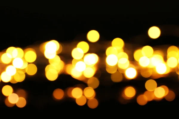 Luces borrosas de Navidad sobre fondo oscuro — Foto de Stock