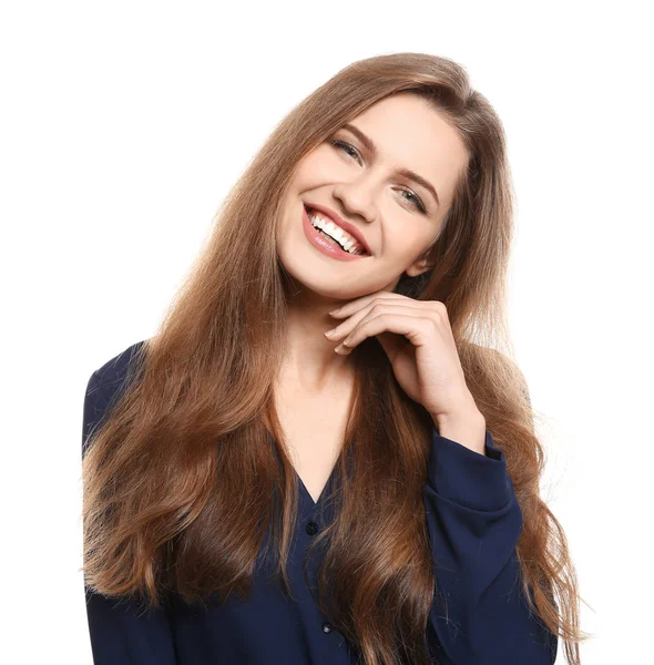 Porträt einer lächelnden jungen Frau, isoliert auf Weiß — Stockfoto