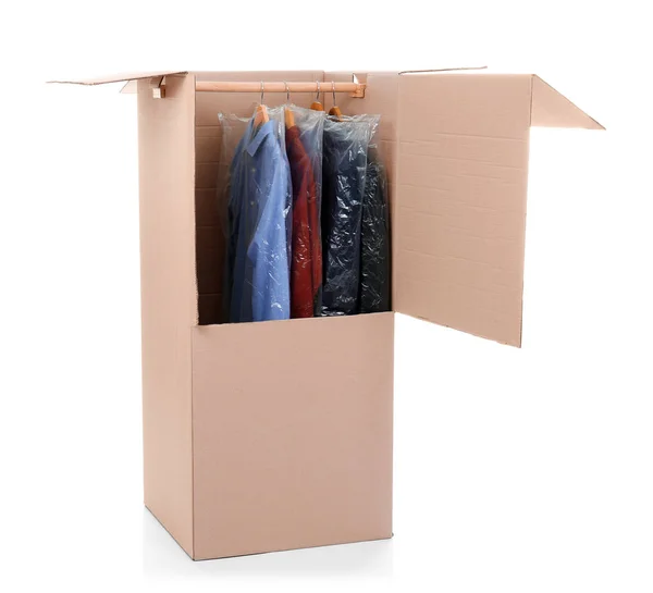 Garderobenbox mit Kleidung auf weißem Hintergrund — Stockfoto