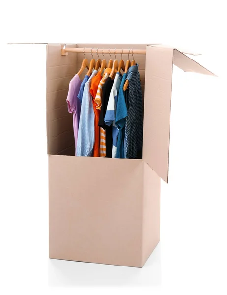 Garderobenbox mit Kleidung auf weißem Hintergrund — Stockfoto