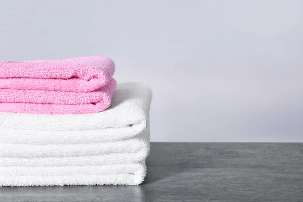 Stack of clean towels on table — Stock Photo, Image