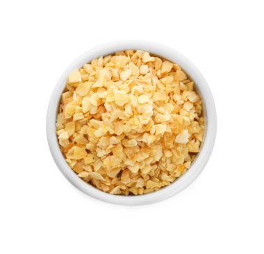 Beyaz arka plan üzerinde kuru sarımsak ile kase toz