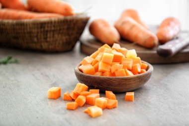 Masada kesme havuç ile ahşap kase