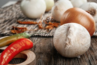 Taze soğan biber masada, closeup ile