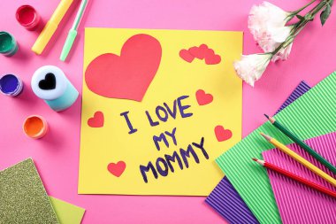 Cute el yapımı kartı ile metin I Love My anne masaya. Anneler günü kutlama