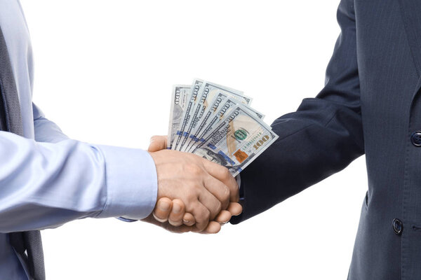 Бизнесмен берет деньги у человека на белом фоне

