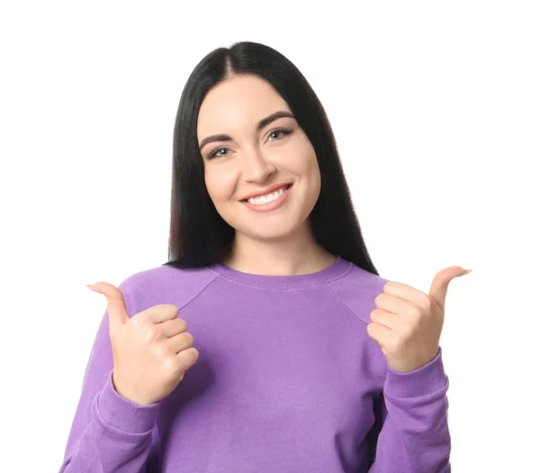 Portrait de jeune femme souriante sur fond blanc — Photo