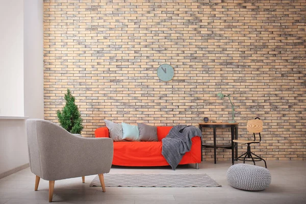 Intérieur de la chambre moderne avec canapé et fauteuil confortables — Photo