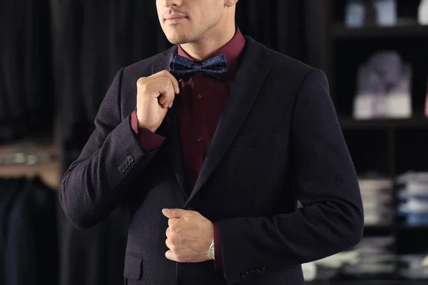 Young man in elegant suit at menswear store — Stock Photo, Image