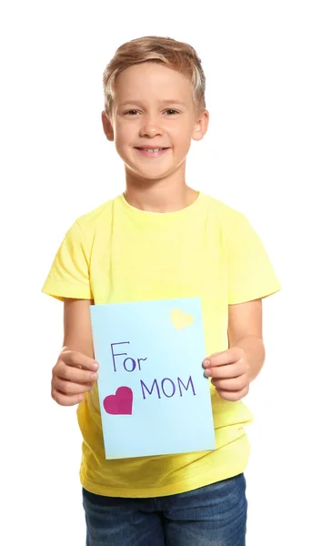 Menino bonito com cartão de saudação para o Dia das Mães no fundo branco — Fotografia de Stock