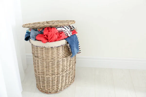 Bin with dirty clothes prepared for laundry indoors — Stock Photo, Image