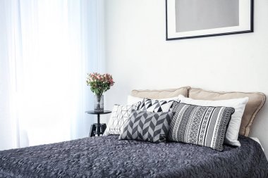 Şık iç rahat yatak ve yumuşak yastık