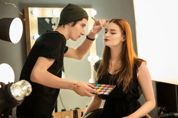 Professional Artist Creating Makeup Beautiful Model Room — Stock Photo, Image