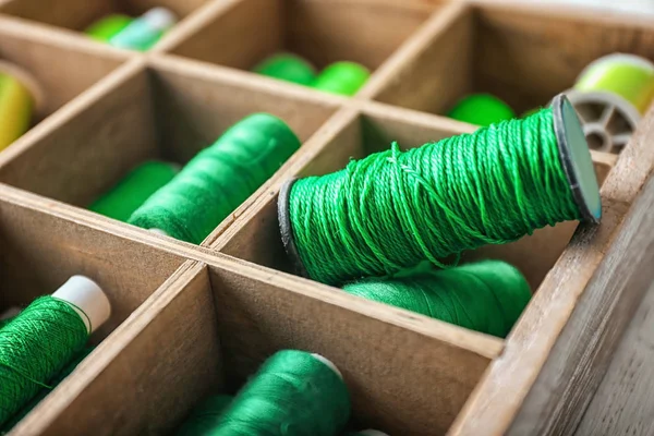 Set Green Sewing Threads Wooden Compartment Box — Stock Photo, Image