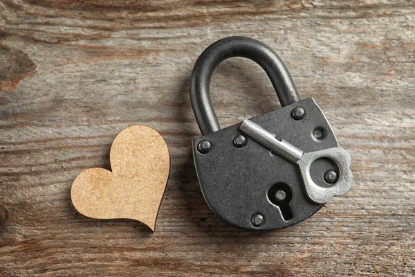 Composition Lock Key Heart Wooden Background — Stock Photo, Image