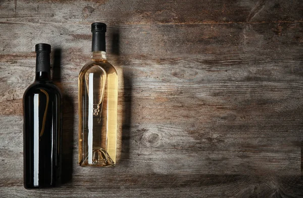 Butelki Wina Drewniane Tła — Zdjęcie stockowe
