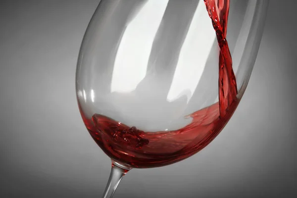 Pouring Red Wine Glass Gray Background — Stock Photo, Image