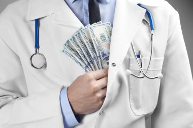 Doktor para cebinde, closeup koyarak. Yolsuzluk kavramı