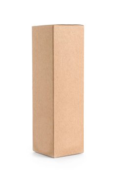 Beyaz zemin üzerine karton kutu. Mockup tasarım için