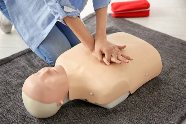 Woman Practicing First Aid Mannequin Closeup — Stock Photo, Image