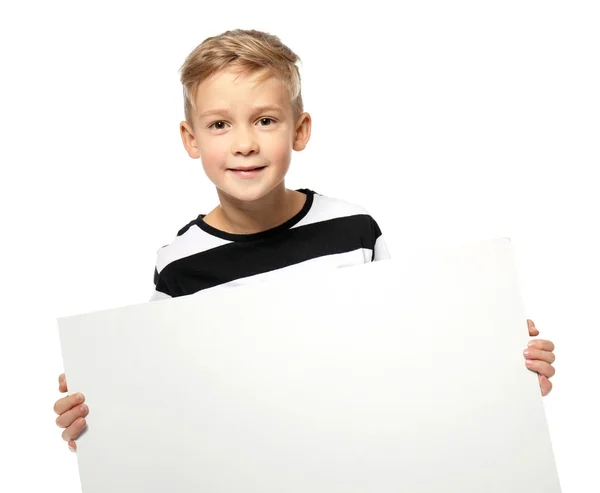 Rapaz bonito com placa de publicidade em branco no fundo branco — Fotografia de Stock