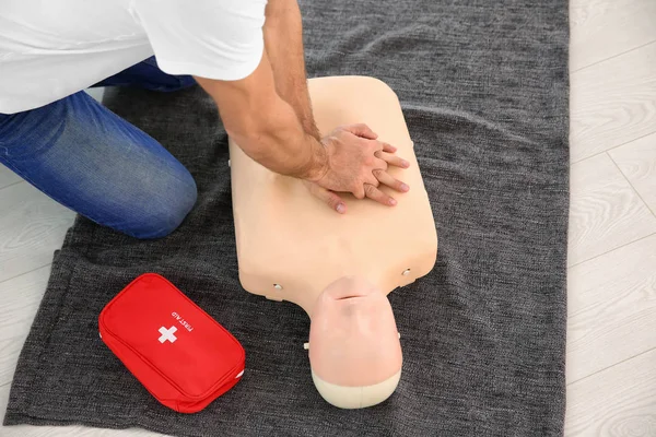 Man Practicing First Aid Mannequin Closeup — Stock Photo, Image