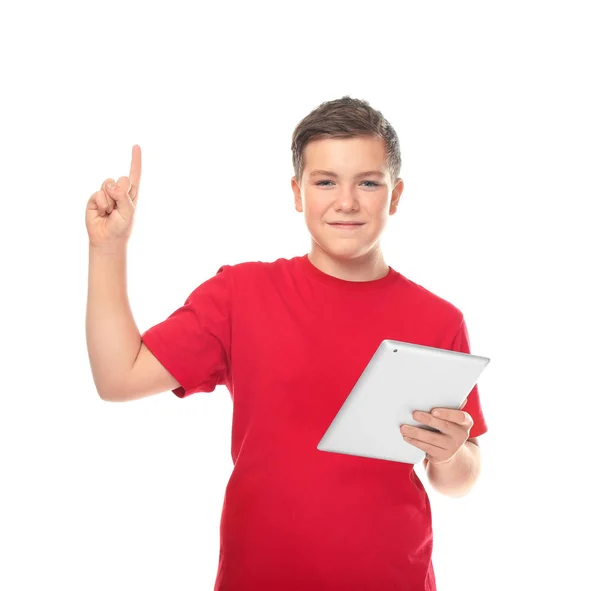 白い背景でタブレット コンピューターと 10 代の少年 — ストック写真