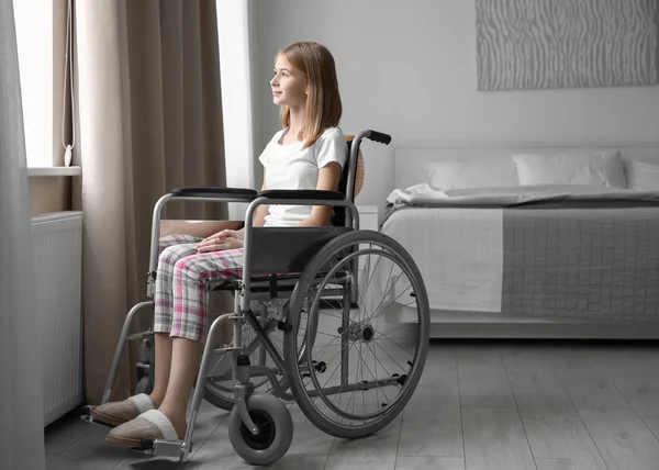 Девочка Подросток Инвалидной Коляске Возле Окна Помещении — стоковое фото