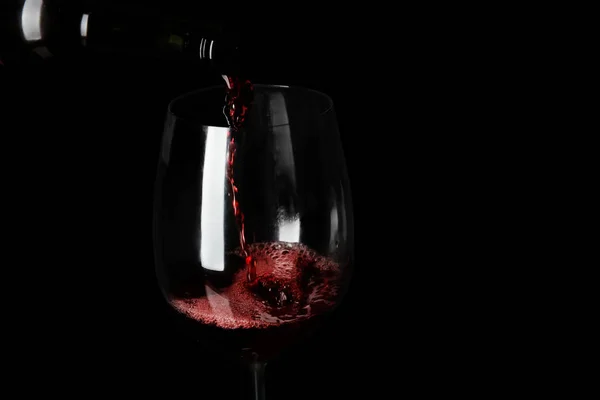 Pouring Red Wine Glass Black Background Closeup — Stock Photo, Image