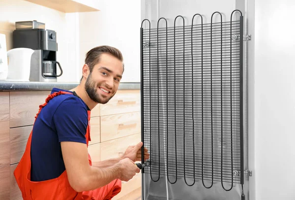 Male Technician Repairing Refrigerator Indoors — Stock Photo, Image