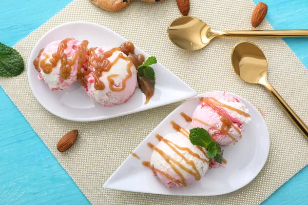 Tasty Berry Ice Cream Caramel Topping Plates Top View — Stock Photo, Image