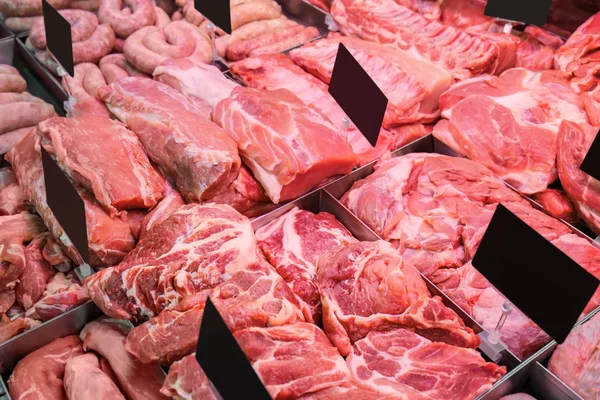 Verscheidenheid Van Vers Vlees Supermarkt — Stockfoto