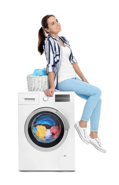 Vrouw Met Wasmand Zittend Wasmachine Tegen Witte Achtergrond — Stockfoto