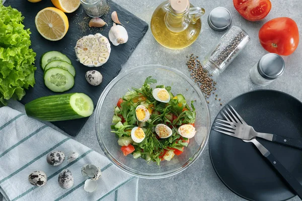 Composition Avec Salade Légumes Savoureux Ingrédients Sur Table — Photo