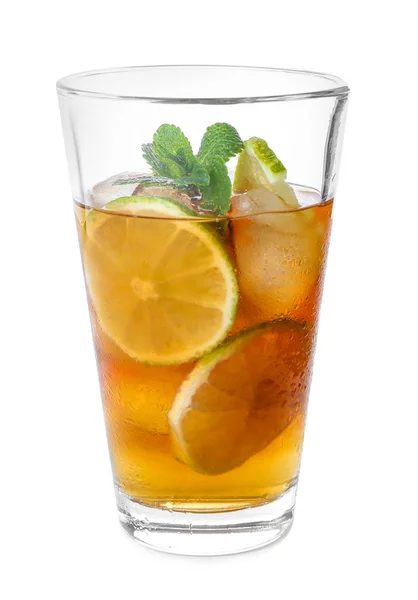 Glas Mit Cuba Libre Cocktail Auf Weißem Hintergrund lizenzfreie Stockfotos