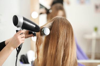 Kuaför müşteri ile çalışma 