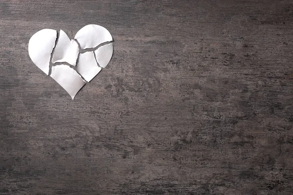 Torn paper heart — Stock Photo, Image