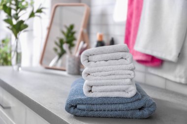 Temiz havlu yığını.  