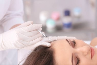 Genç kadın Kliniği, portre saç sorun alıcı enjeksiyon ile